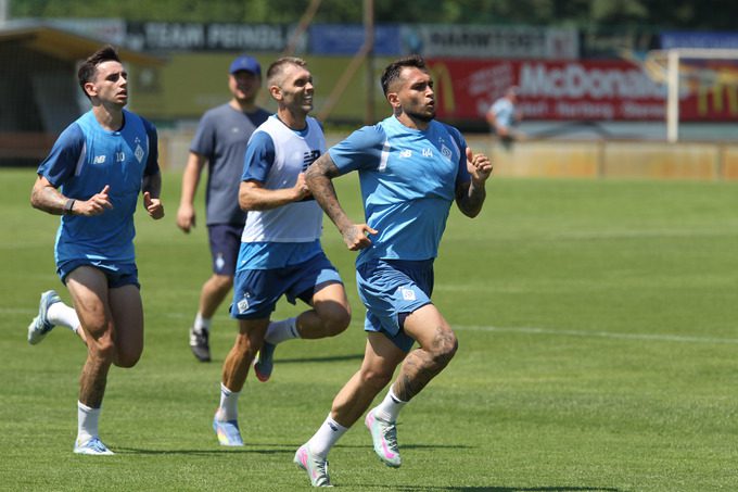 ФОТО. Тренування Динамо. Навантаження під палючим сонцем