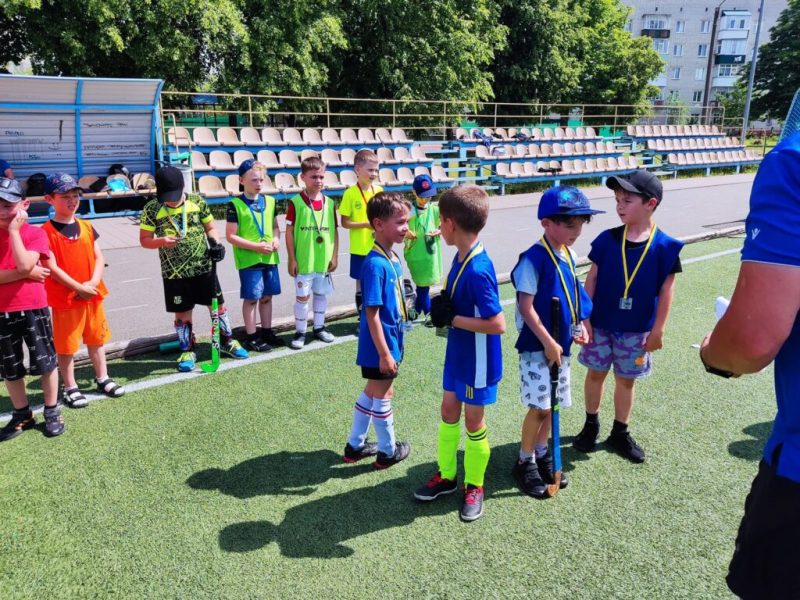 Юні шосткинські хокеїсти показали свою майстерність у спортивних естафетах та у матчі на першість