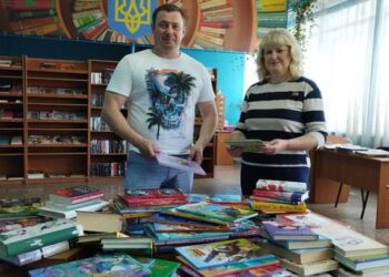 Майже 250 книг для життя, щастя та здоров’я подарували бібліотекам Шостки (+відео)