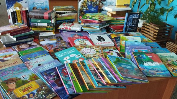 Майже 250 книг для життя, щастя та здоров&rsquo;я подарували бібліотекам Шостки (+відео)