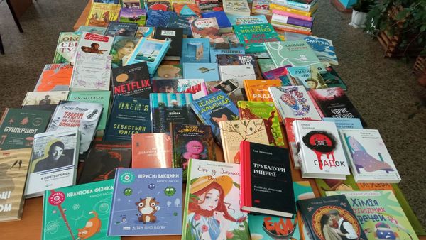 Майже 250 книг для життя, щастя та здоров&rsquo;я подарували бібліотекам Шостки (+відео)