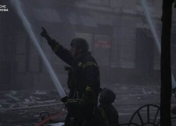 МВС: У Києві загинули 68-річна мешканка та 22-річна капрал поліції метрополітену