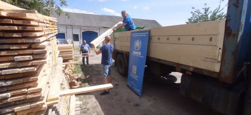 На Шосткинщині Гуманітарна місія “Проліска” допомогає відновлювати адміністративні будівлі (+фото)