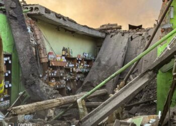 Окупанти атакували Буринь чотирма ударними дронами: поранено жінку