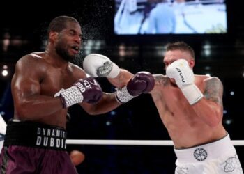 Олександр Усик відповів, чи став Дюбуа кращим після їхнього першого бою
