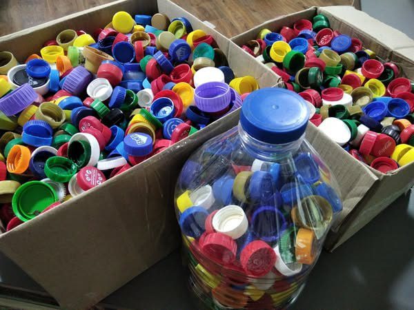 Пластикові кришечки &ndash; на протези для захисників: бібліотеки Липової Долини долучилися до збору