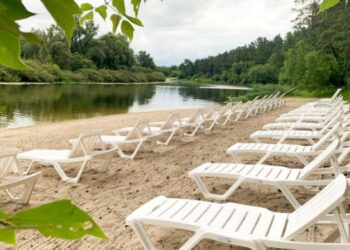 Пляж і річка замість телефонів: справжній відпочинок для дітей на Десні