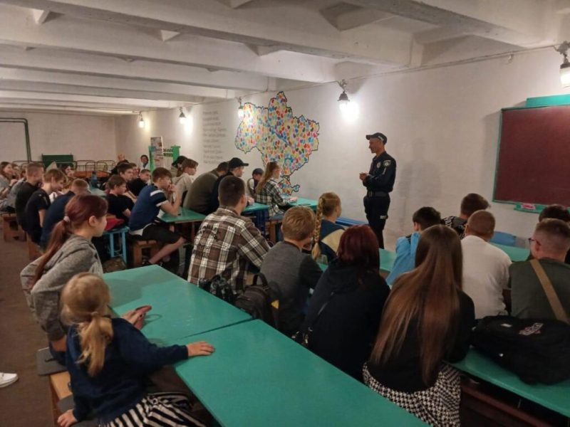 Поліцейський офіцер Шосткинської громади розповів школярам про особисту безпеку (+фото)