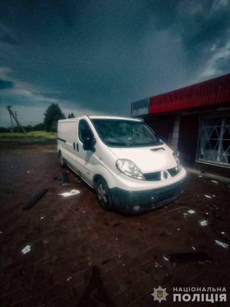 Пошкоджено житловий будинок, автомобіль та магазин-на Сумщині поліцейські документують наслідки на місцях ворожих влучань (+фото)