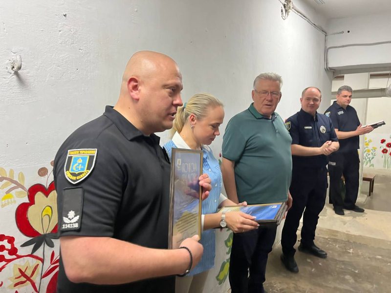 Представники влади привітали поліцейських Шостки з професійним святом