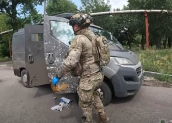 Росіяни атакували у Покровську машину евакуації, в якій важкопоранений стікав кров’ю