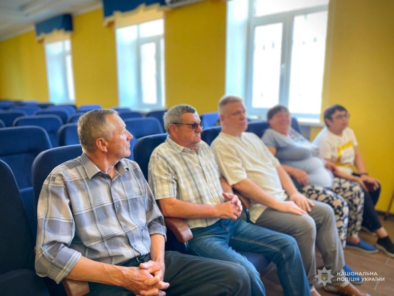 Шосткинські поліцейські налагоджують співпрацю з ветеранами задля патріотичного виховання молоді