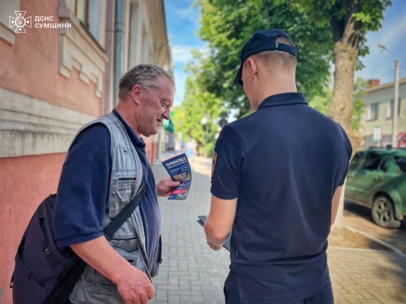 Сьогодні співробітники ДСНС здійснили профілактичний рейд в житловому секторі м. Шостка та м. Глухів (+фото)