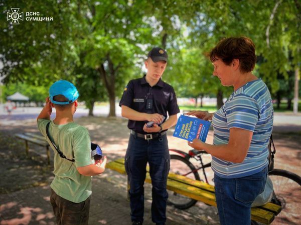 Сьогодні співробітники ДСНС здійснили профілактичний рейд в житловому секторі м. Шостка та м. Глухів (+фото)