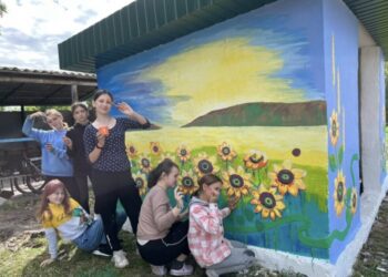 У Дубовʼзівці оновлено автобусну зупинку