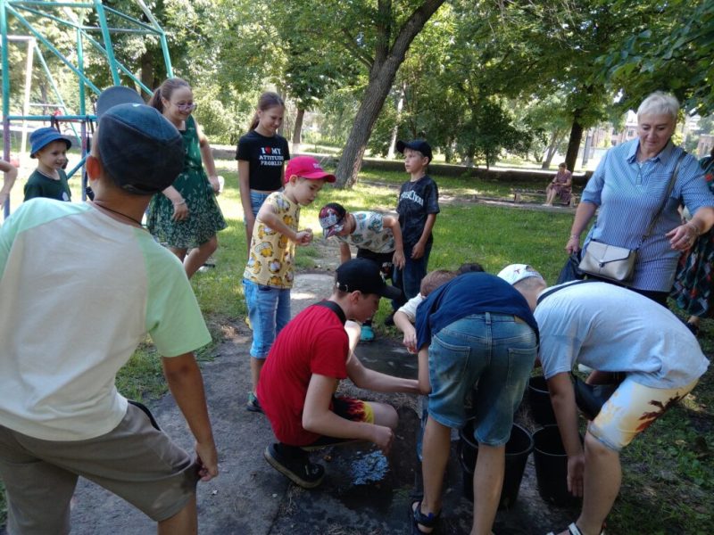 У Конотопі бібліотекарі організували для дітей змістовне дозвілля