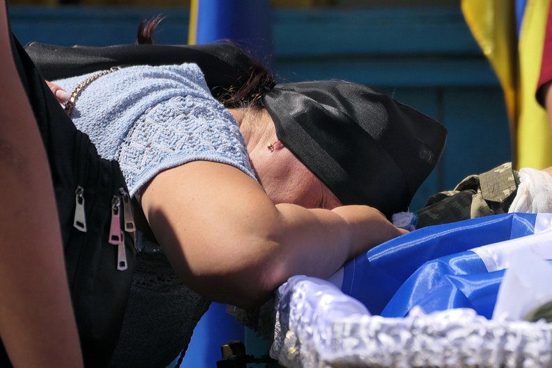 У селі Воздвиженське поховали військовослужбовця Миколу Соломка