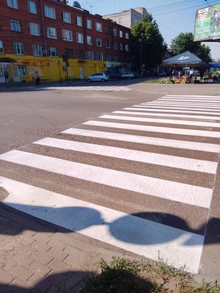 У Шостці оновлюють дорожню розмітку + Фото