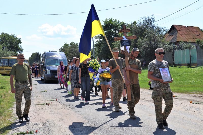 У Тростянці попрощалися із захисником Сергієм Давидовим