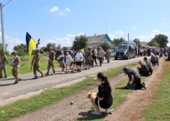 У Тростянці попрощалися із захисником Сергієм Давидовим