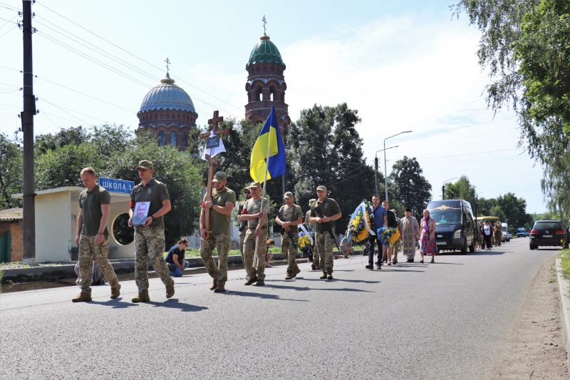 У Тростянці попрощалися із захисником Сергієм Давидовим