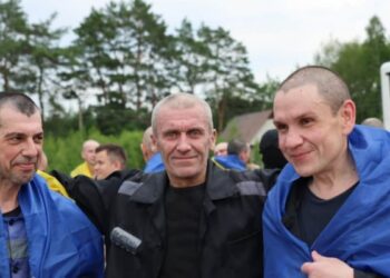 Україна повернула ще одну групу захисників із полону РФ: військові й цивільні