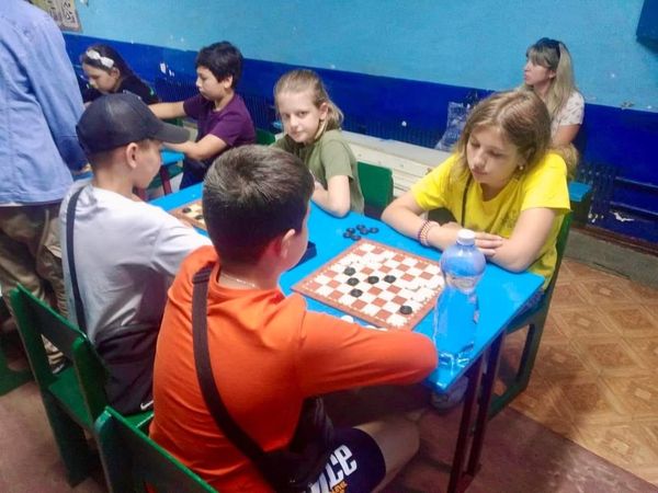 Вчора у Шостці відбулися змагання з шашок-64 серед школярів, присвячені Дню захисту дітей (+фото)