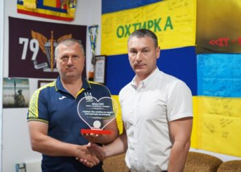 ВІД МЕДИКІВ СУМЩИНИ ПАВЛУ КУЗЬМЕНКУ ВРУЧИЛИ ПОДЯКУ ЗА ПАРТНЕРСТВО