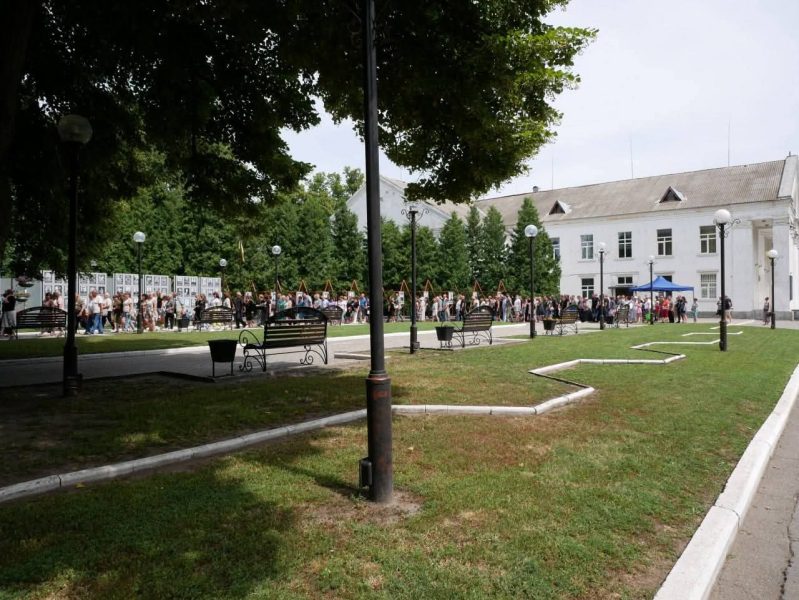 Віддав життя за Україну: у Ромнах провели в останню путь Героя Євгенія Ковгана