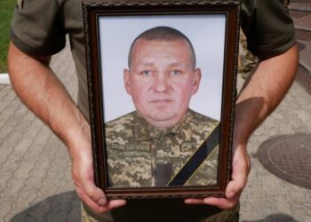 Віддав життя за Україну: у Ромнах провели в останню путь Героя Євгенія Ковгана