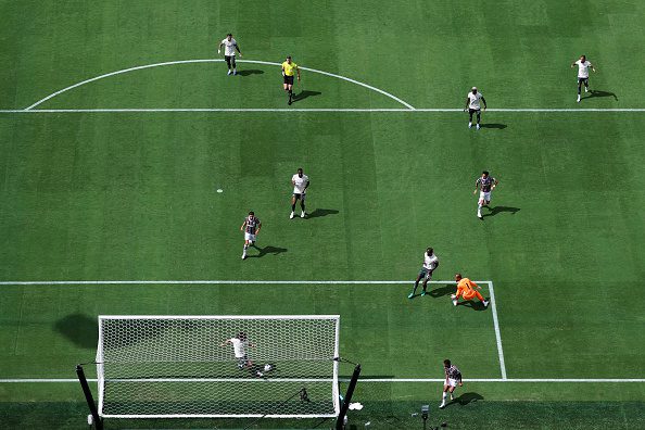 ВІДЕО. Як захисник Челсі виніс м'яч із лінії воріт у півфіналі КЧС-2025