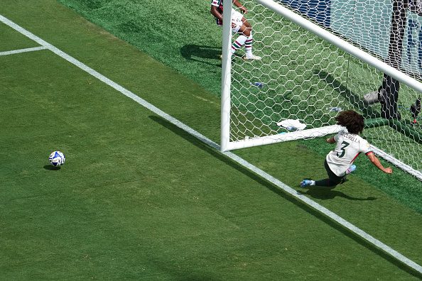 ВІДЕО. Як захисник Челсі виніс м'яч із лінії воріт у півфіналі КЧС-2025