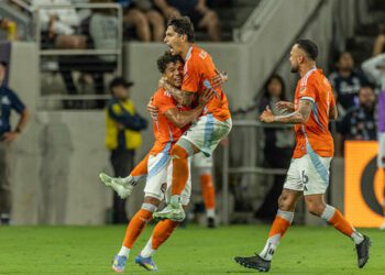 ВІДЕО. Турбо-режим. Гравець Хьюстон Динамо розігнався до 36 км/год і забив