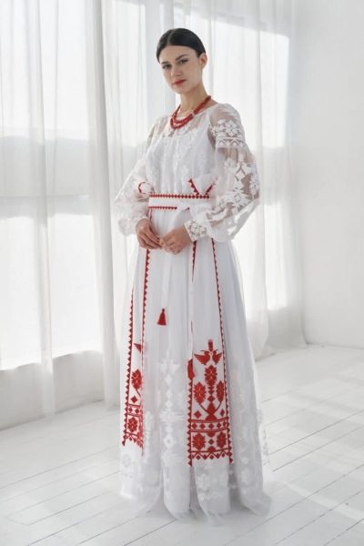 Відома українська дизайнерка створила весільну сукню, оздоблену елементами кролевецького ткацтва