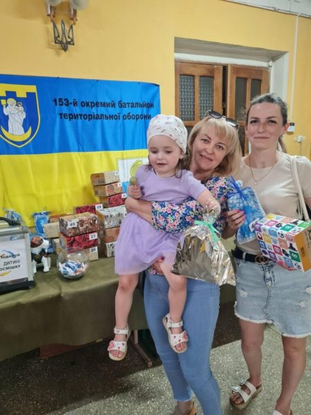 Волонтерський центр “ШОСТКА – ДОБРО” продовжує акцію «Подаруй дитині посмішку!» (+фото)