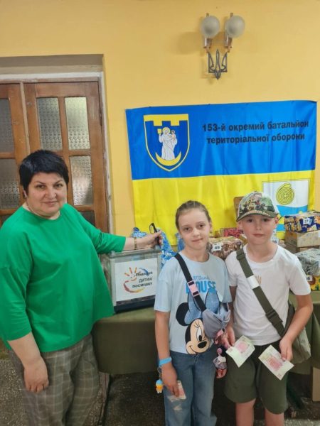 Волонтерський центр “ШОСТКА – ДОБРО” продовжує акцію «Подаруй дитині посмішку!» (+фото)