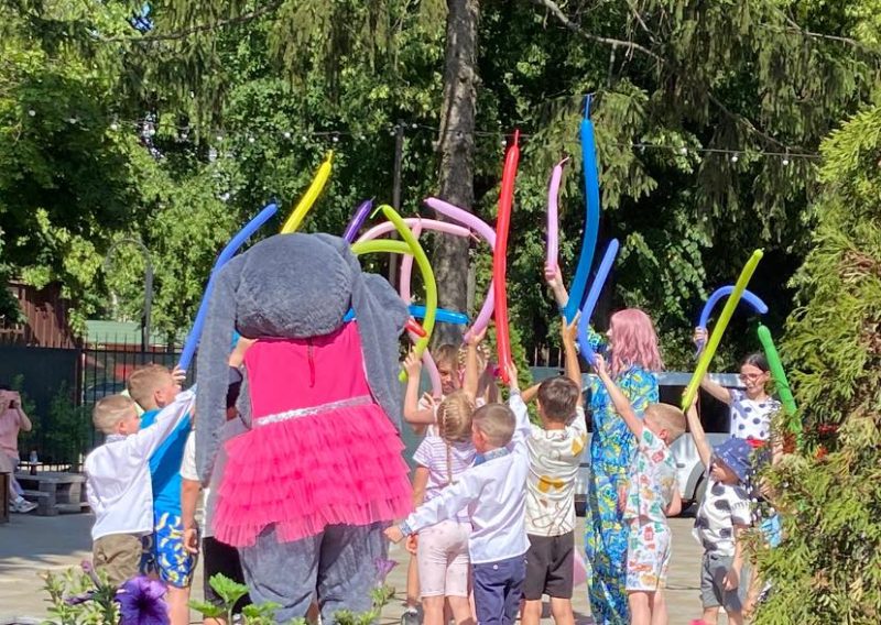 Волонтерський центр “ШОСТКА – ДОБРО” провів назабутнє свято та привітав діточок загиблих героїв з Днем захисту дітей (+фото)