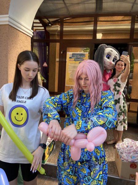 Волонтерський центр “ШОСТКА – ДОБРО” провів назабутнє свято та привітав діточок загиблих героїв з Днем захисту дітей (+фото)