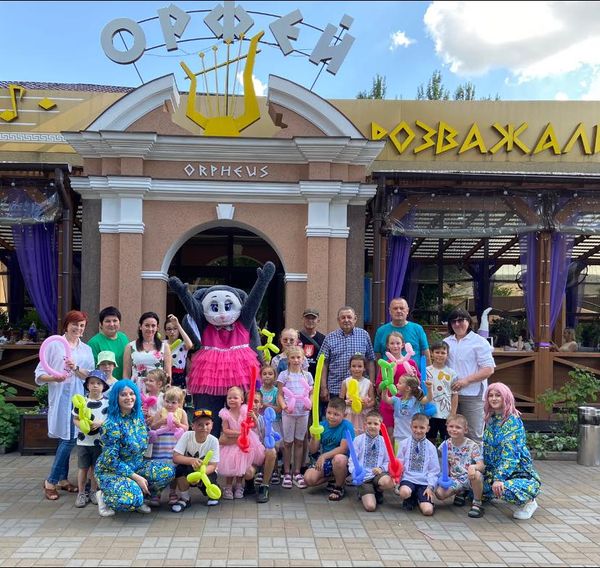 Волонтерський центр “ШОСТКА – ДОБРО” провів назабутнє свято та привітав діточок загиблих героїв з Днем захисту дітей (+фото)