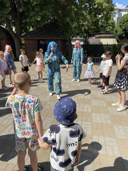 Волонтерський центр “ШОСТКА – ДОБРО” провів назабутнє свято та привітав діточок загиблих героїв з Днем захисту дітей (+фото)