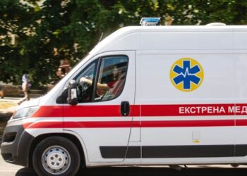Ворожий дрон атакував медиків під час евакуації пораненого на Сумщині