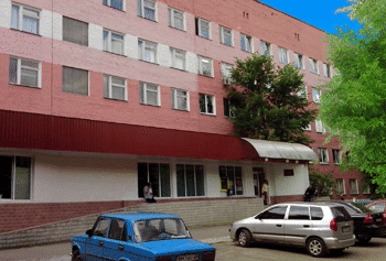 Загрози життю малолітній дитині, яка випала з вікна багатоповерхівки у Шостці, вже немає
