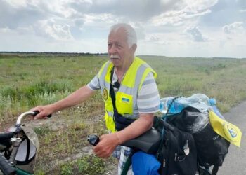 Зібрав мільйон на ЗСУ: 64-річний велосипедист проїхався Сумщиною та Чернігівщиною