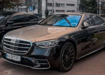 У Києві помітили потужний Mercedes Brabus (ФОТО)