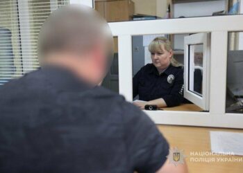 Поліція Сум оперативно затримала зловмисника, який пограбував жінку