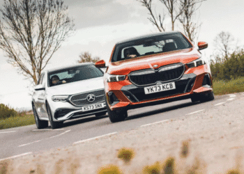 Світ перевернувся: нові Mercedes почнуть комплектувати двигунами BMW