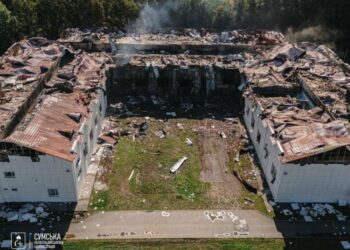 Ворог двічі вдарив по Сумському державному університету: пошкоджено 6 корпусів та сусідні будинки