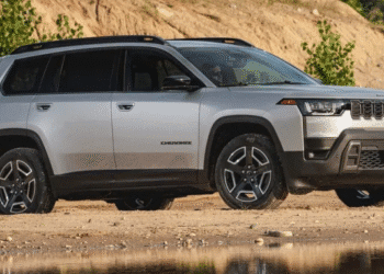 Довгоочікуваний кросовер Jeep Cherokee з приємною ціною показали на нових фото