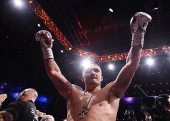 Беллью оцінив можливу дуель Усика і Холіфілда