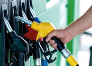 Чому не варто заливати преміум-бензин у звичайний двигун